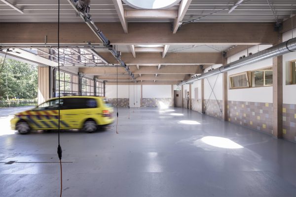 Ambulance building Zeist by Erik Knippers