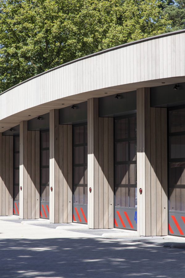 Ambulance building Zeist by Erik Knippers