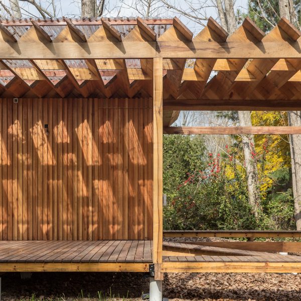 Zig-zagging roof covers Buenos Aires holiday home by Estudio Borrachia features