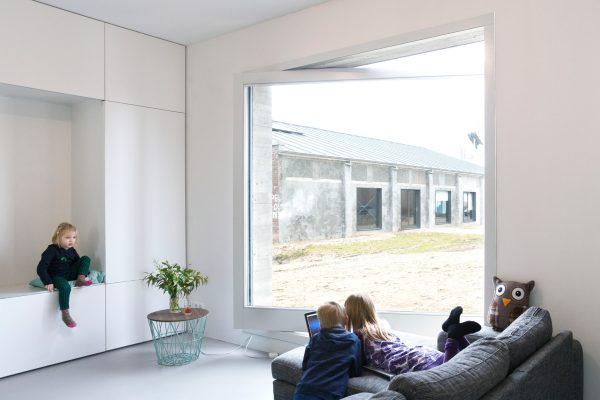 Studio MAKS builds 105m2 concrete Dutch house in an old industrial harbour