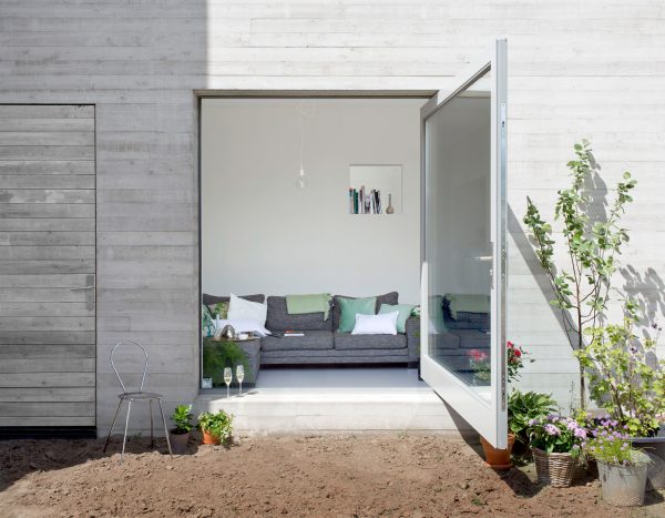 Studio MAKS builds 105m2 concrete Dutch house in an old industrial harbour