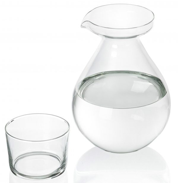 Sebastian Bergne designs jug shaped like enormous water droplet