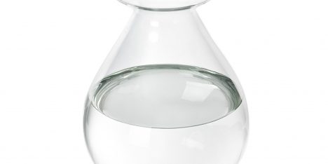 Sebastian Bergne designs jug shaped like enormous water droplet