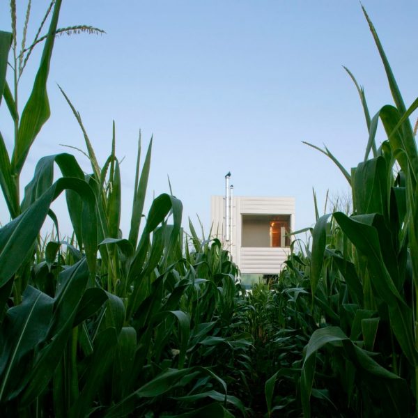 Wendell Burnette builds little house on the prairie in Wisconsin