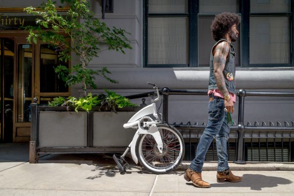 Electric Gi FlyBike only takes a second for city riders to fold up