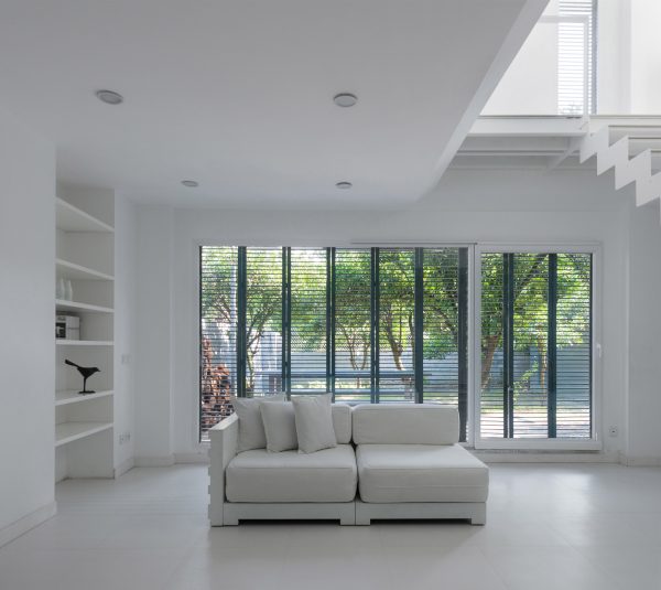 Iranian holiday home by RooyDaad Architects is black on the outside and white on the inside