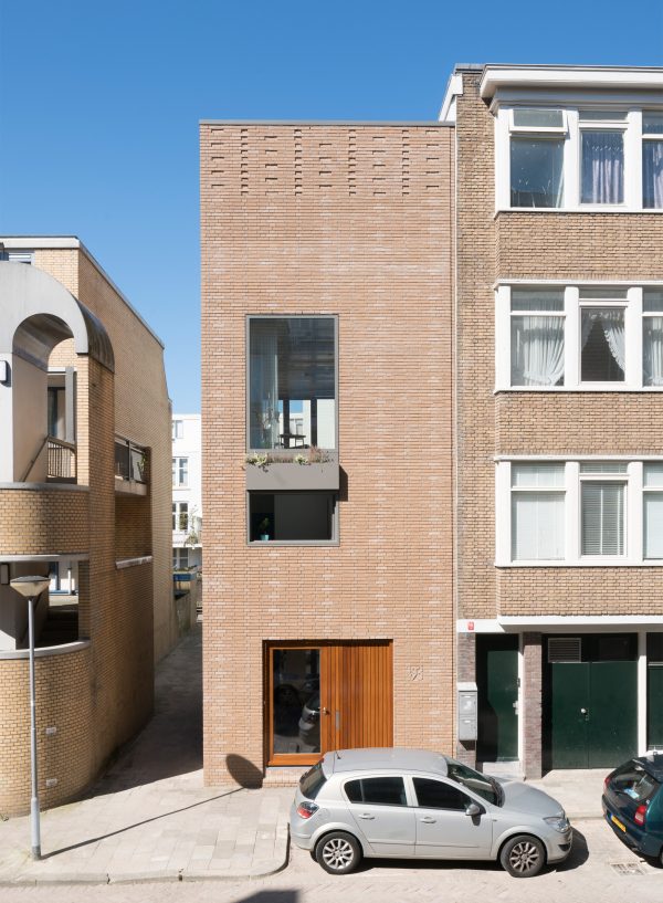 Architectuur Maken uses 15 tonnes of rubble to create Rotterdam house