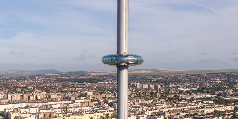 “Slight technical hitch” traps 180 passengers inside world’s tallest moving observation tower