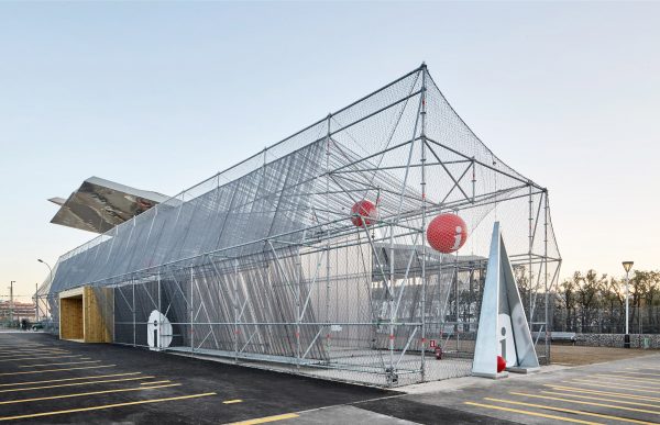 Information Point in Glorias Square by Peris + Toral Arquitectes