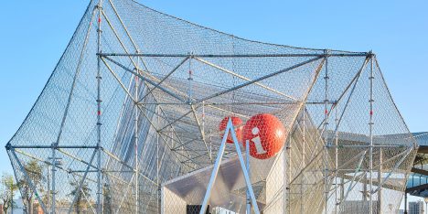 Peris + Toral Arquitectes uses scaffolding to create temporary pavilion in Barcelona