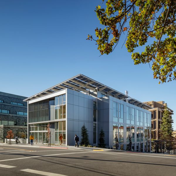 Leddy Maytum Stacy covers entire roof of Berkeley design centre with photovoltaics