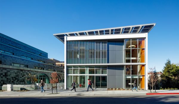 Leddy Maytum Stacy covers entire roof of Berkeley design centre with photovoltaics