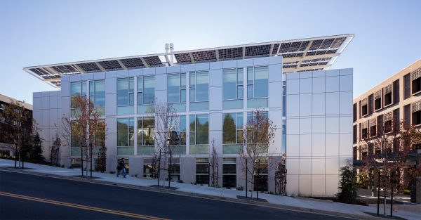 Leddy Maytum Stacy covers entire roof of Berkeley design centre with photovoltaics
