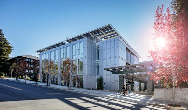 Leddy Maytum Stacy covers entire roof of Berkeley design centre with photovoltaics