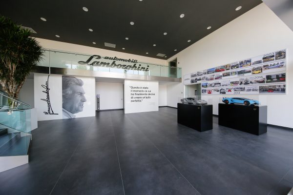 YAC'S Lamborghini Road Monument competition