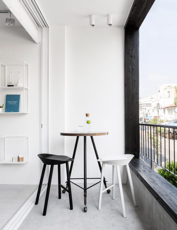 Minimalist Tel Aviv apartment by Yael Perry