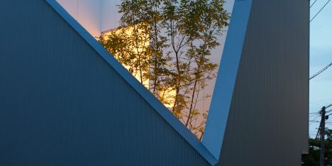 Kenta Eto completes house with sliced-away corner in Japan