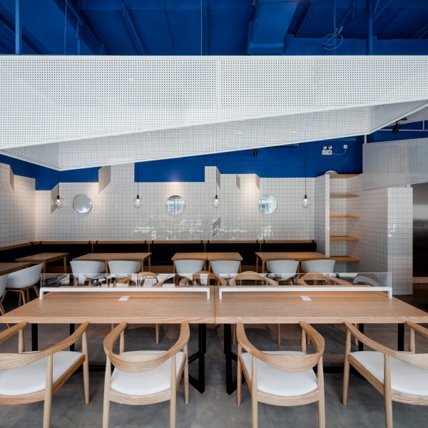 Paras Cafe by Swimming Pool Studio