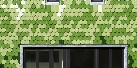 Green shingles cover “peculiar” Schuppen house by Brandt + Simon Architekten