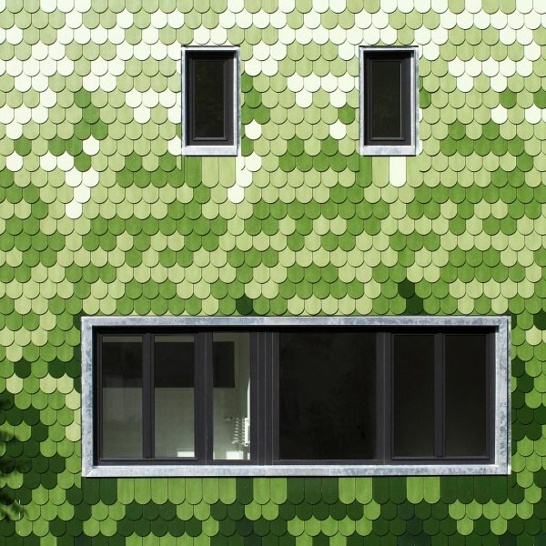 Green shingles cover “peculiar” Schuppen house by Brandt + Simon Architekten