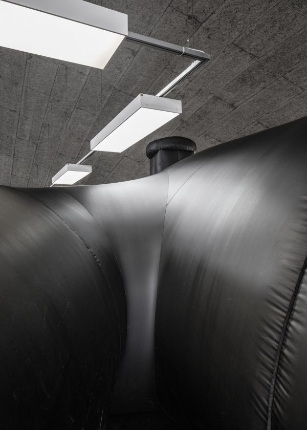 shelter-architecture-black-inflatable-installation-pvc-bureau-a_dezeen_2364_col_3