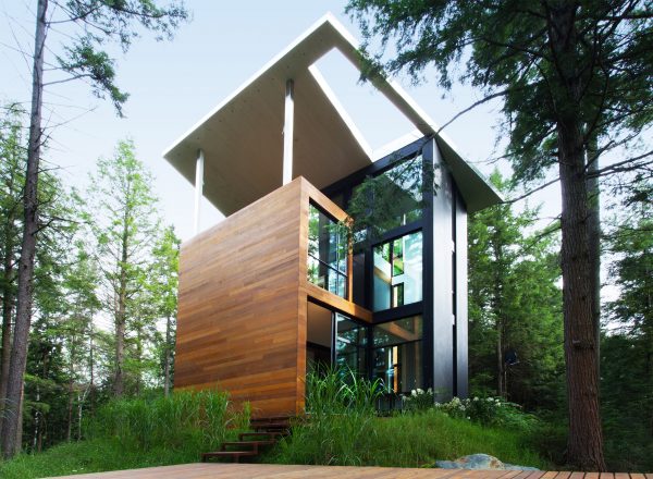 YH2 clads a Quebec holiday home for a sculptor in red cedar and blackened pine