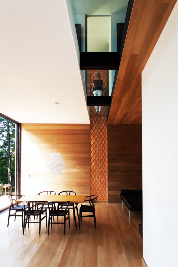 YH2 clads a Quebec holiday home for a sculptor in red cedar and blackened pine