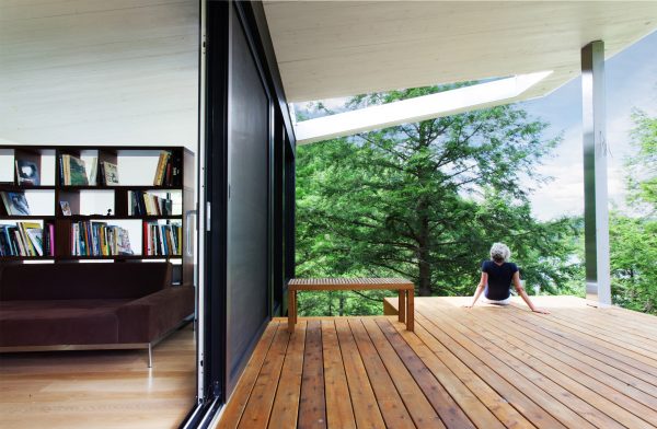 YH2 clads a Quebec holiday home for a sculptor in red cedar and blackened pine