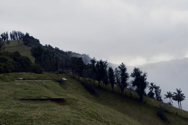 Mirrored observation point by Natura Futura Arquitectura surveys Ecuadorean landscape