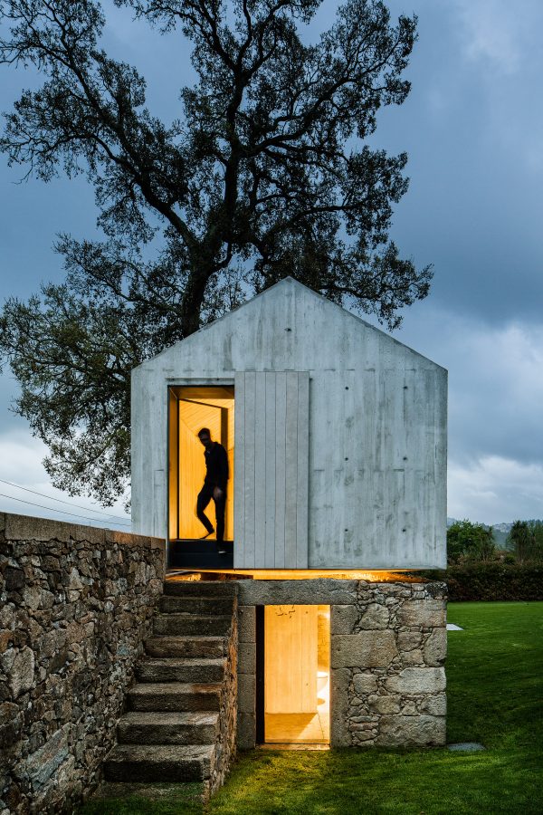 The-Dovecote-by-AZO-Sequeira-Arquitectos-Associados-portugal-architecture_dezeen_2364_col_4
