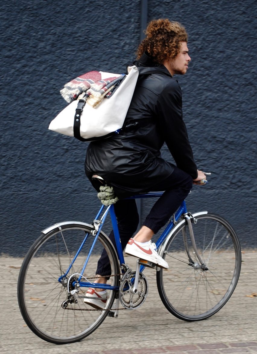 BAG2WORK backpacks by refugees