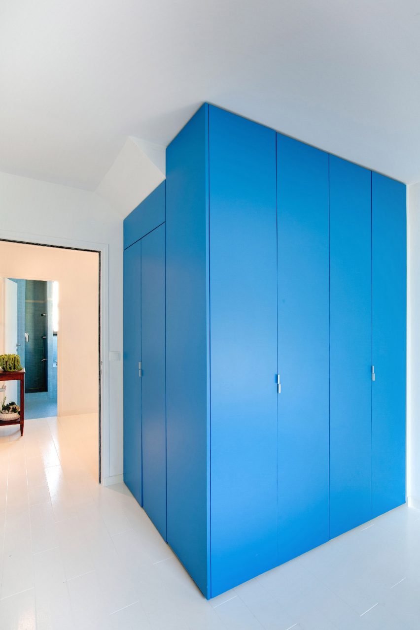 Bookshelf House by Andrea Mosca