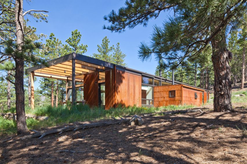 Boulder cabin by Dynia