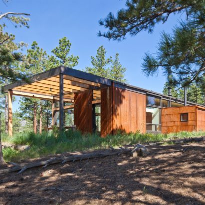 Boulder cabin by Dynia