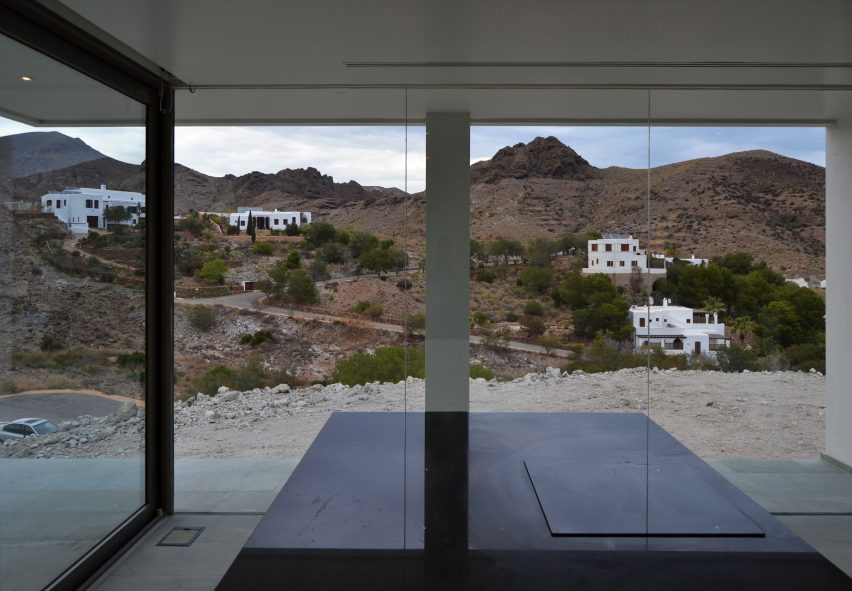 Casa Gallarda by JFGS Architecture