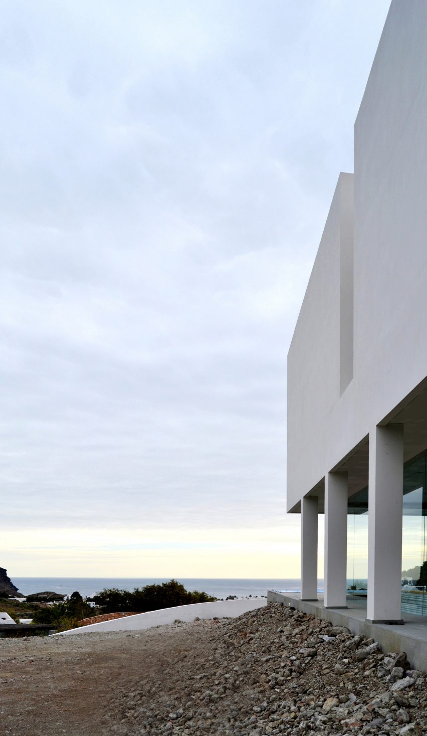 Casa Gallarda by JFGS Architecture