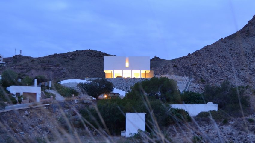 Casa Gallarda by JFGS Architecture
