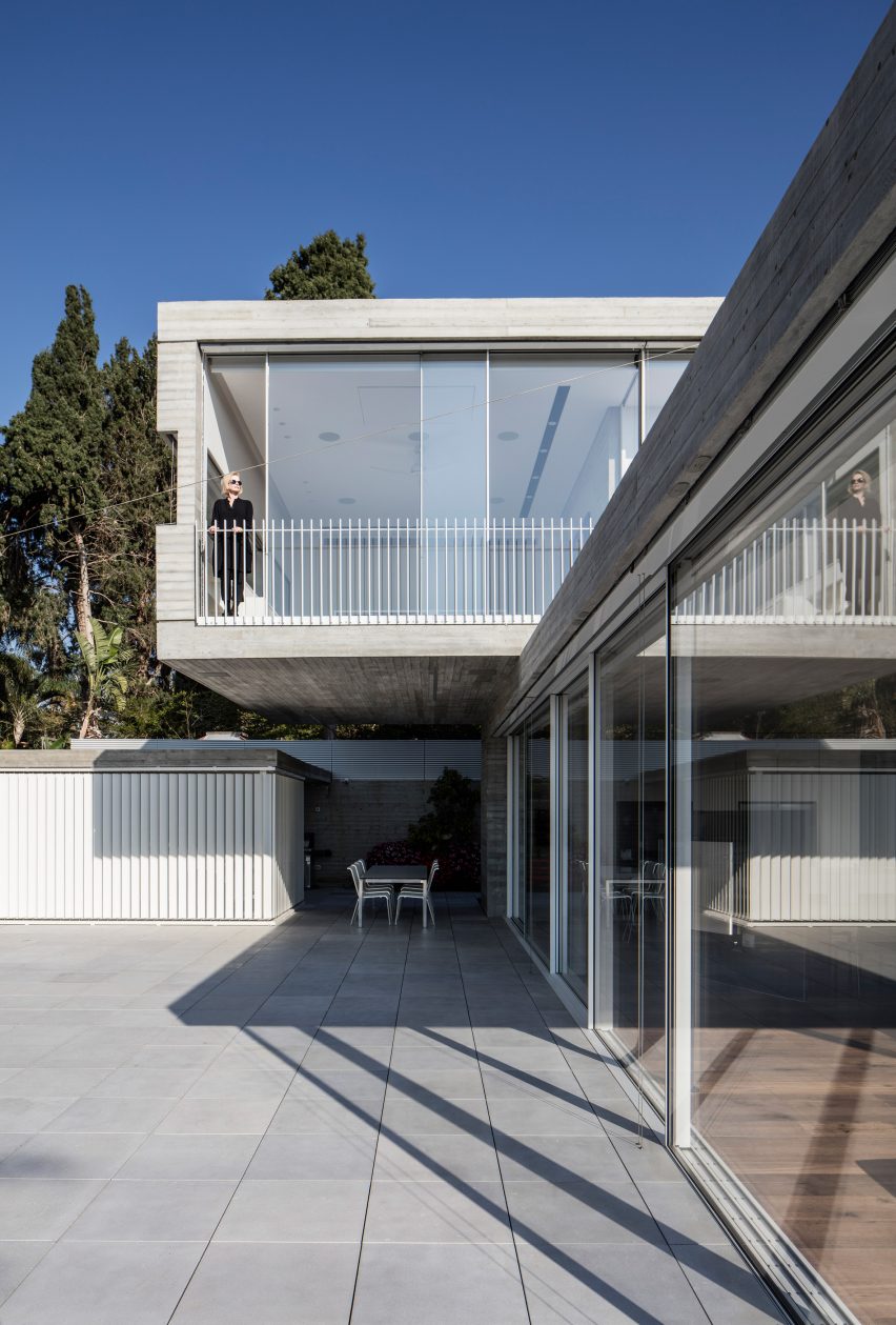 Dual House by Axelrod Architects