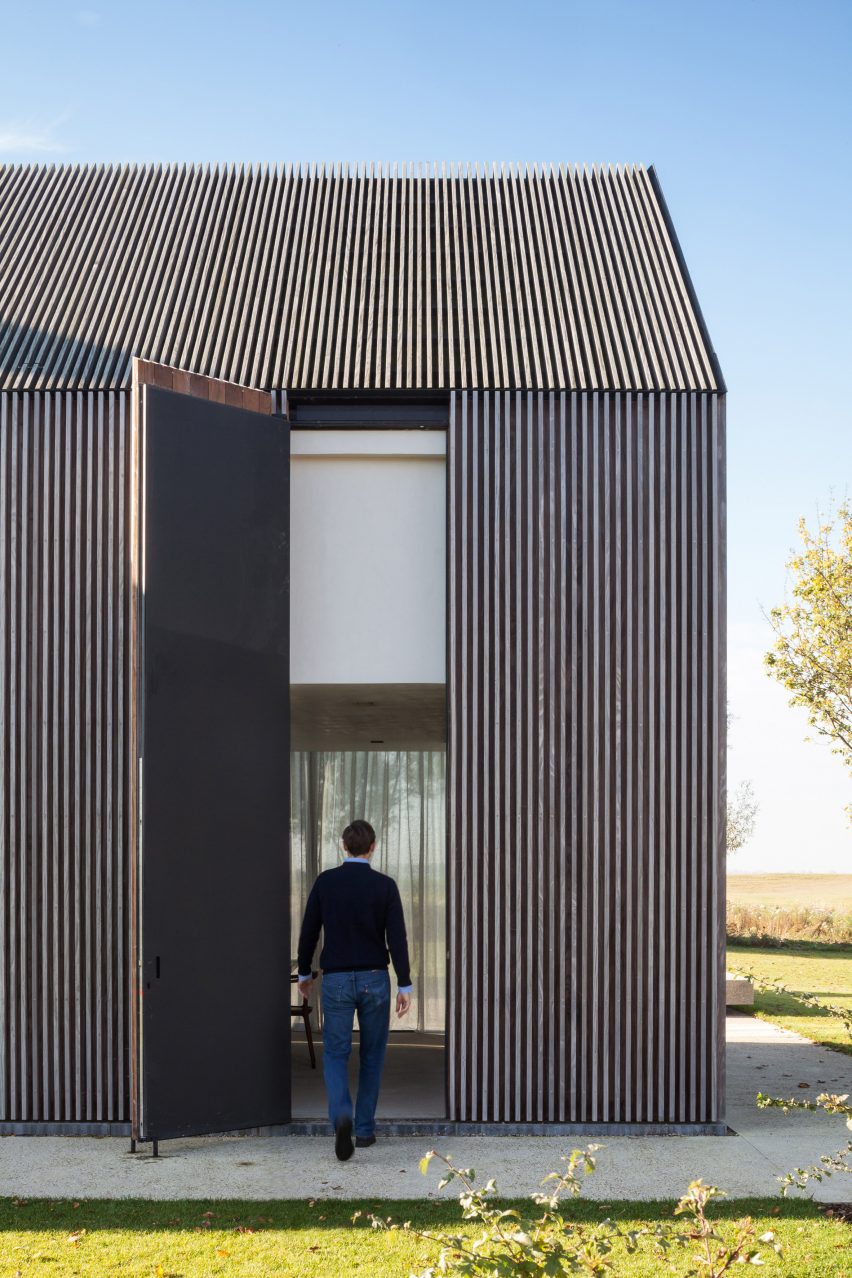 Farmhouse Burkeldijk and fortress Hazegras in Knokke by Govaert & Vanhoutte Architects