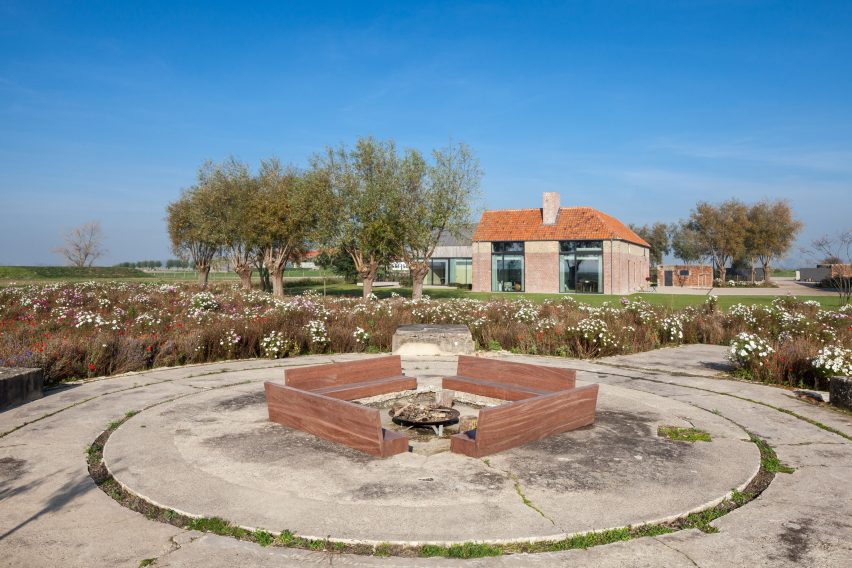 Farmhouse Burkeldijk and fortress Hazegras in Knokke by Govaert & Vanhoutte Architects