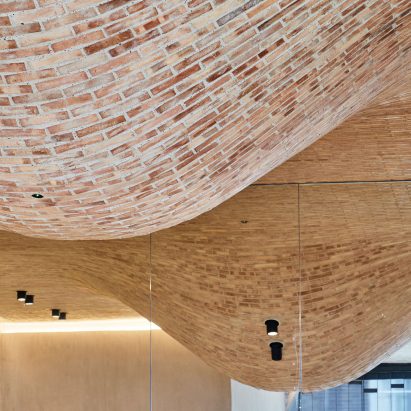 Brick bulges embellish ceiling of Fucina restaurant by Andy Martin Architects