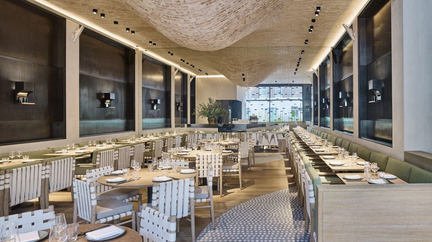 Brick bulges embellish ceiling of Fucina restaurant by Andy Martin Architects