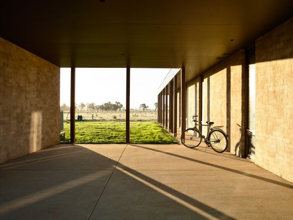 Goulburn Valley House by Rob Kennon (Photography is by Derek Swalwell)