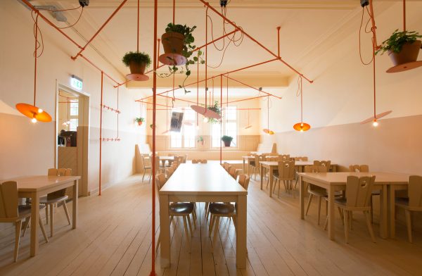 Hangop Bar by Overtreders W