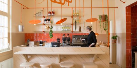 Hangop Bar by Overtreders W