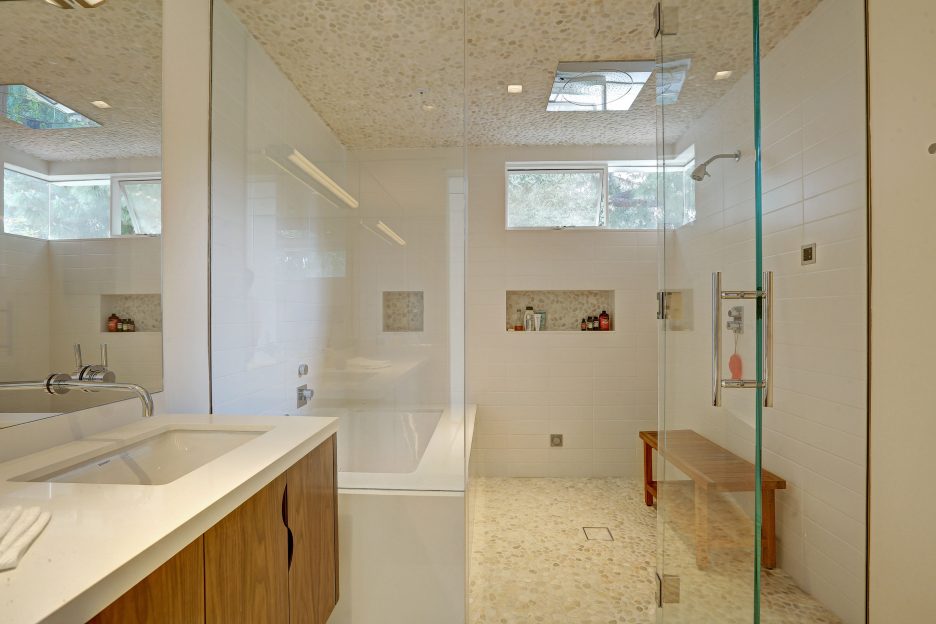 Hollywood Hills Residence by Struere