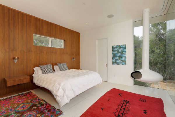Hollywood Hills Residence by Struere