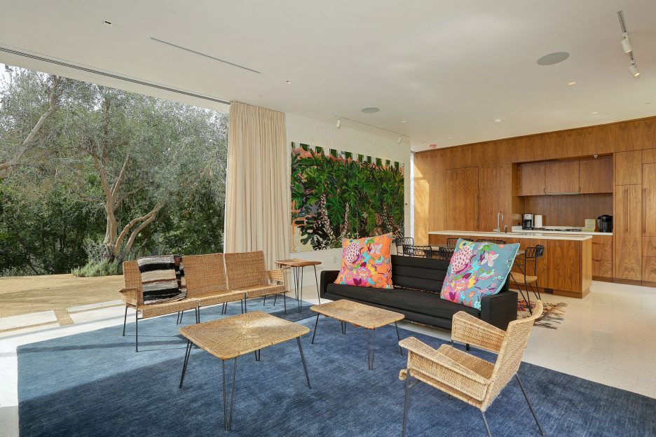 Hollywood Hills Residence by Struere