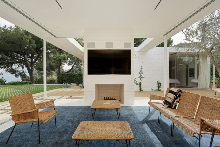 Hollywood Hills Residence by Struere