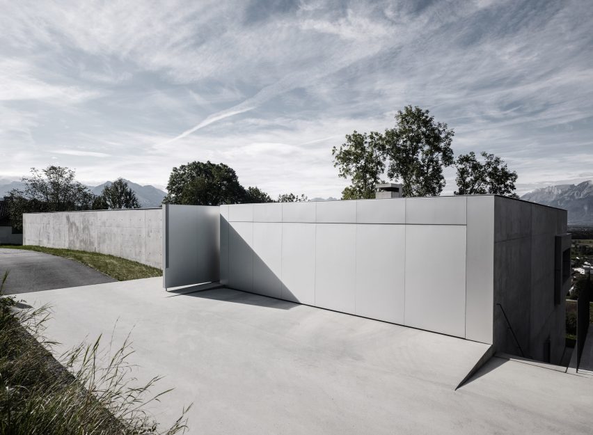 House of Yards by Marte.Marte Architects
